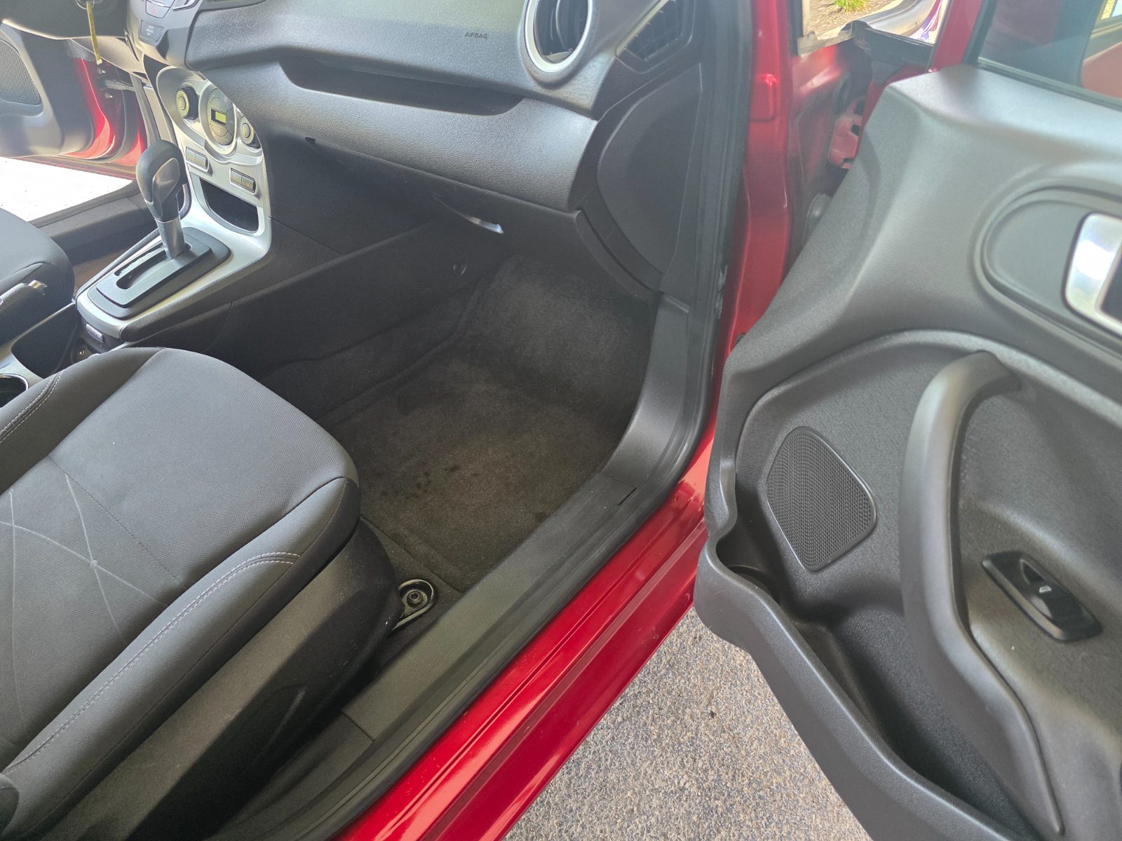 Ford Fiesta for sale at Chili Auto Outlet — photo 15