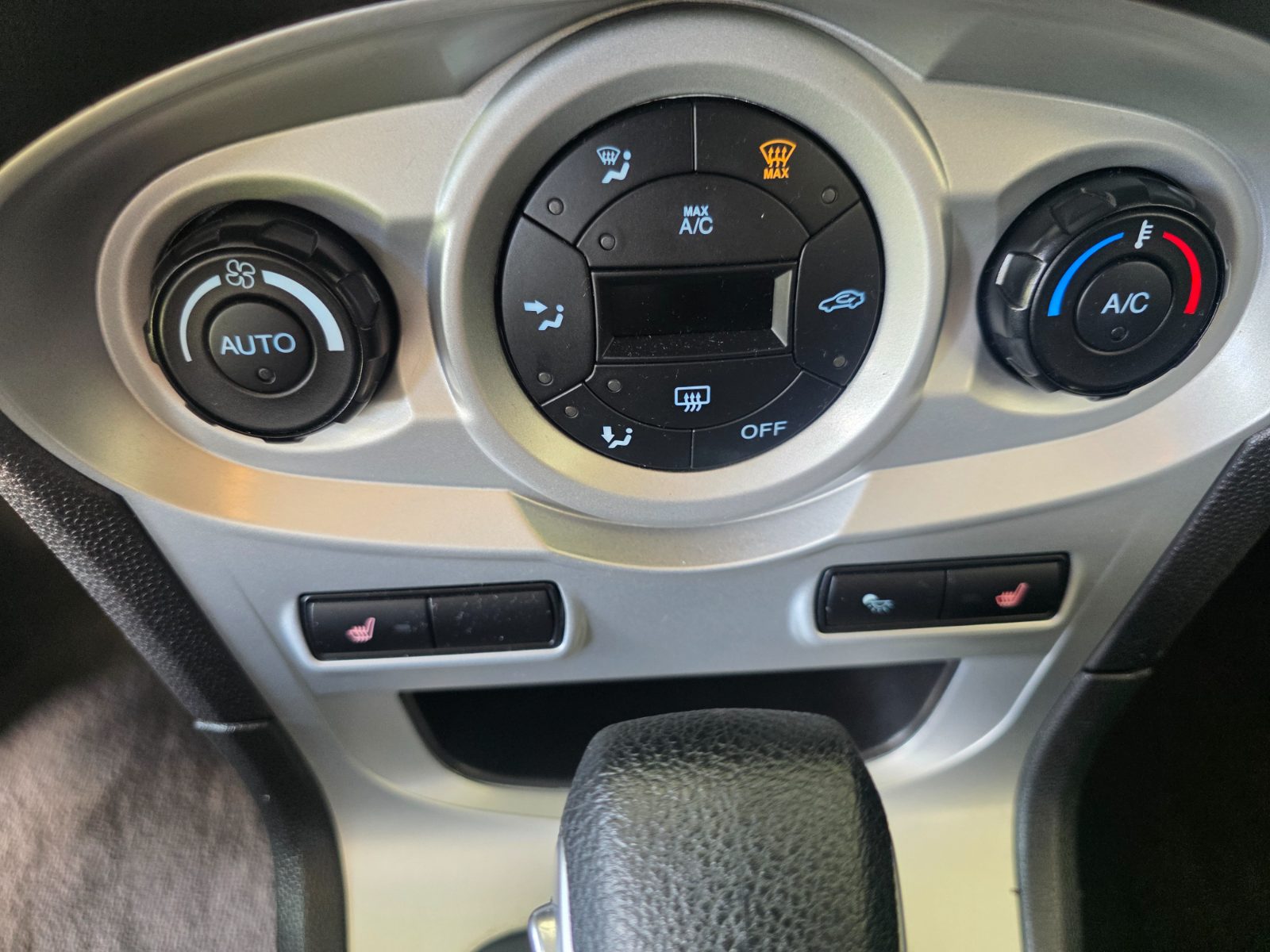 Ford Fiesta for sale at Chili Auto Outlet — photo 19