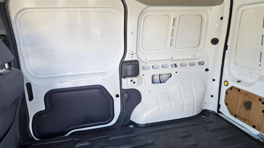 Ford Transit Connect photo 17