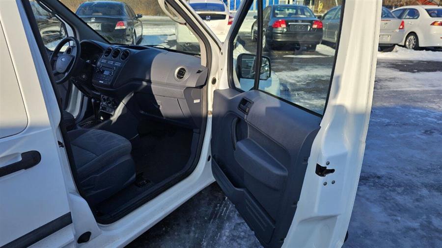 Ford Transit Connect photo 21
