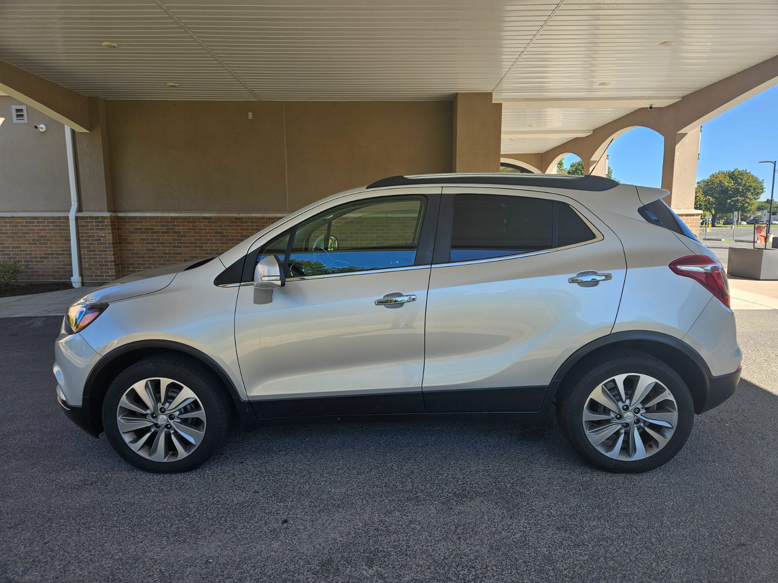 Buick Encore for sale at Chili Auto Outlet — photo 3