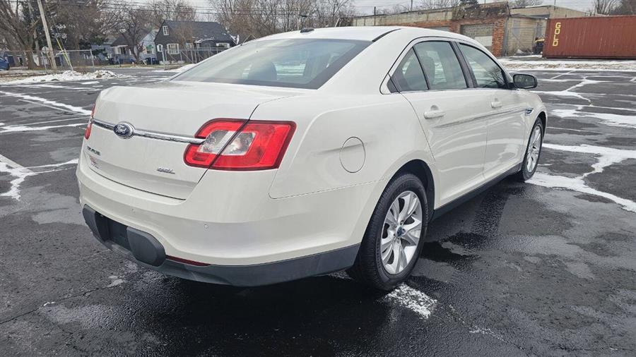 Ford Taurus photo 5