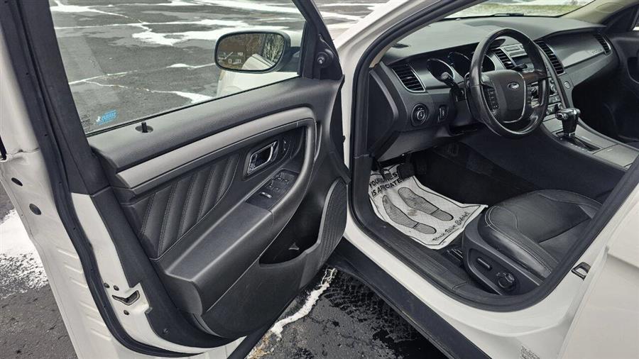 Ford Taurus photo 11