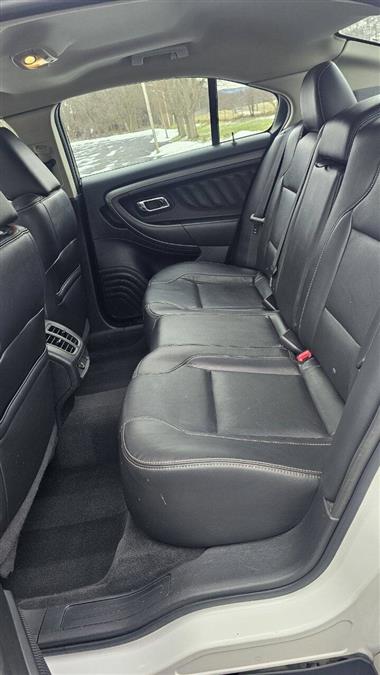 Ford Taurus photo 15