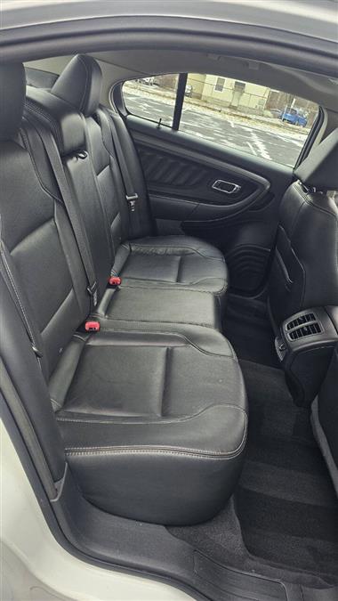 Ford Taurus photo 17