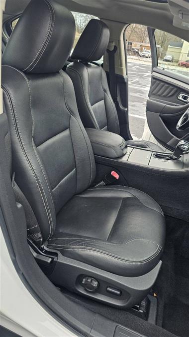 Ford Taurus photo 20