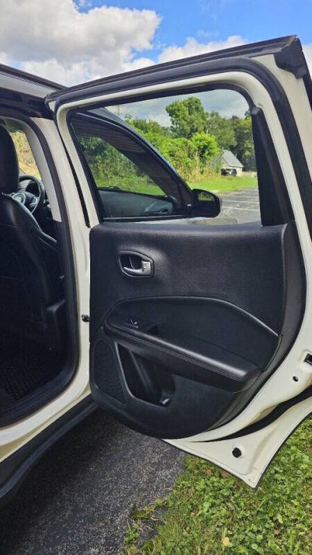 Jeep Compass for sale at Arcia Services — photo 17