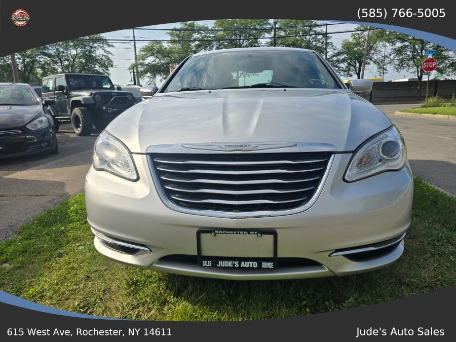 Chrysler 200 photo 2
