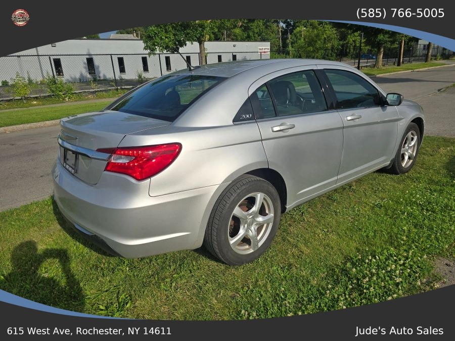 Chrysler 200 photo 4