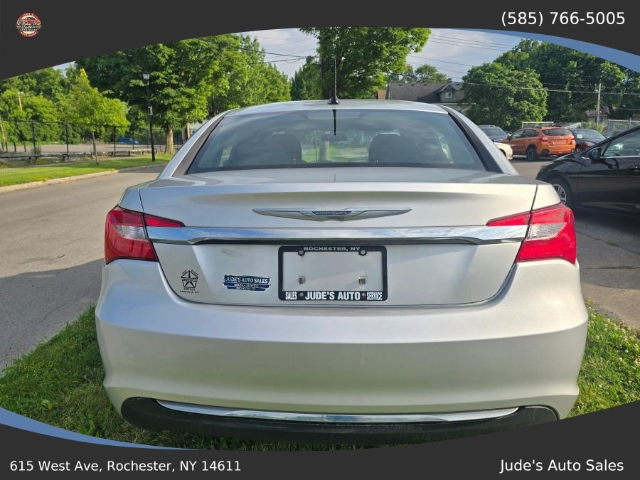 Chrysler 200 photo 5