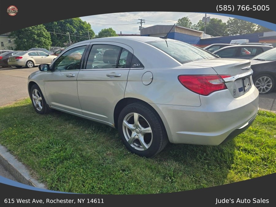 Chrysler 200 photo 6