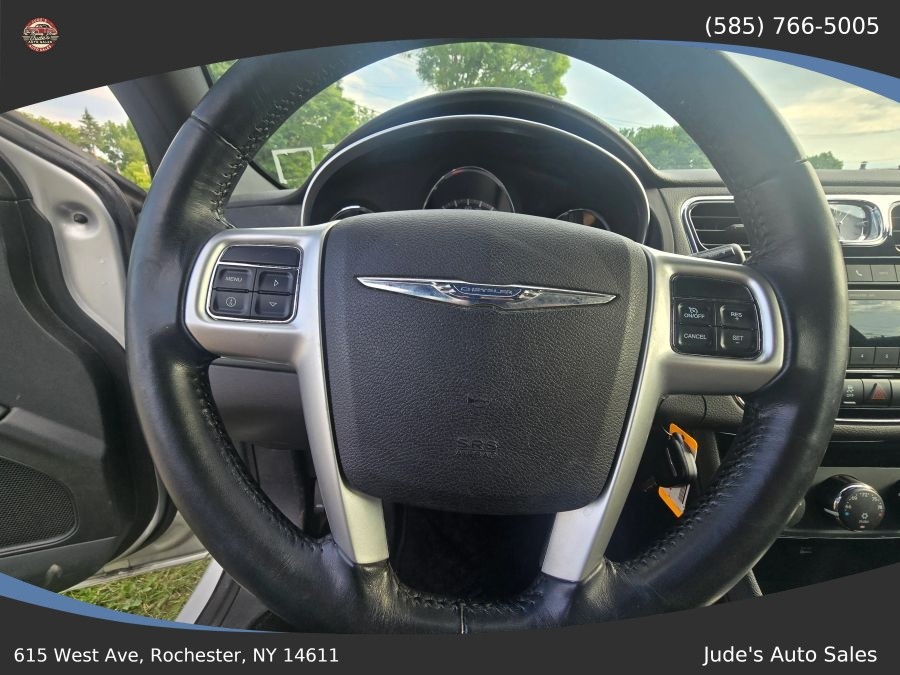 Chrysler 200 photo 10