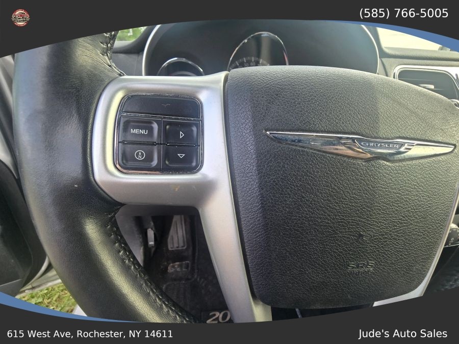 Chrysler 200 photo 11