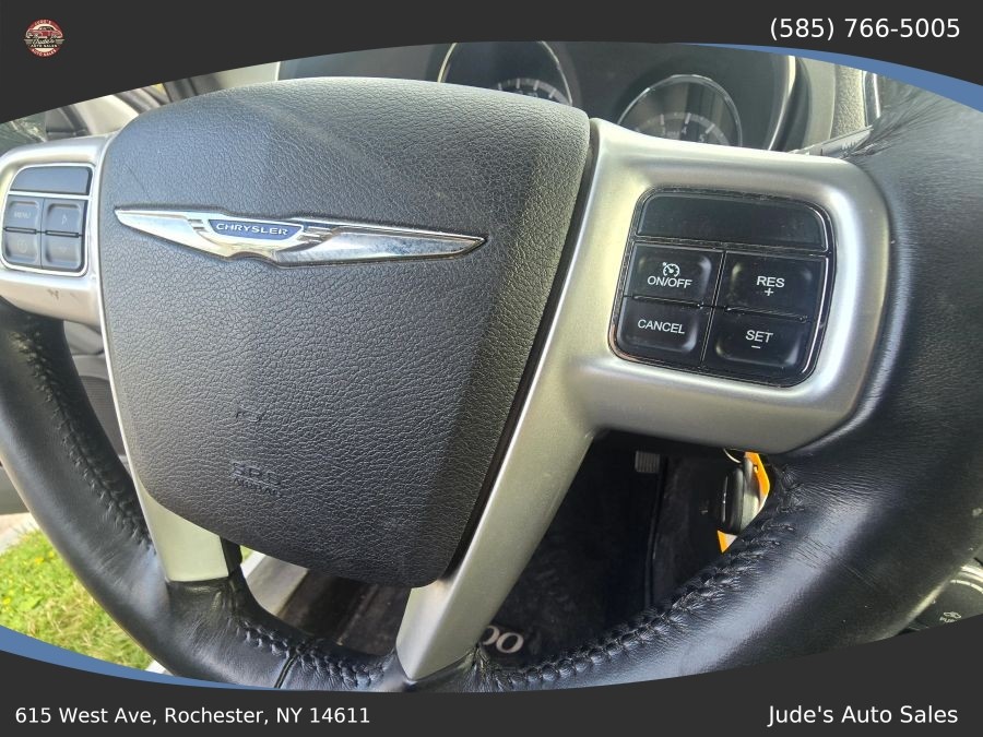 Chrysler 200 photo 12