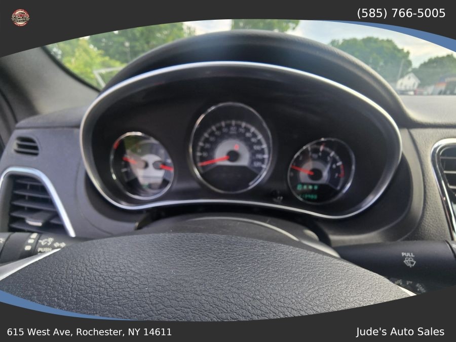 Chrysler 200 photo 13