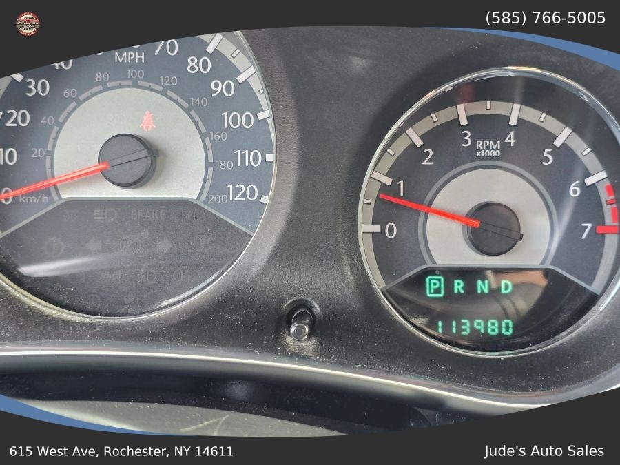 Chrysler 200 photo 14