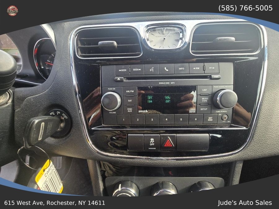 Chrysler 200 photo 17