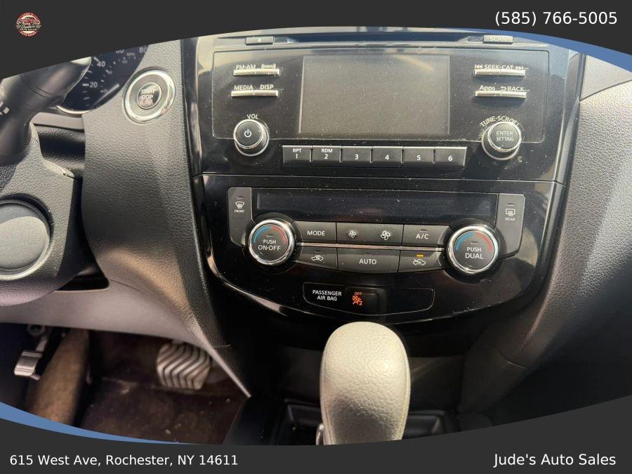 Nissan Rogue photo 14