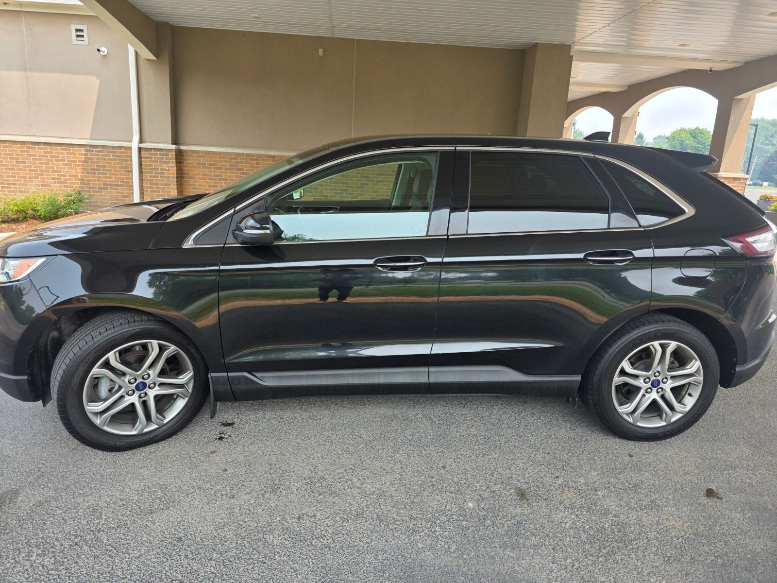 Ford Edge photo 2