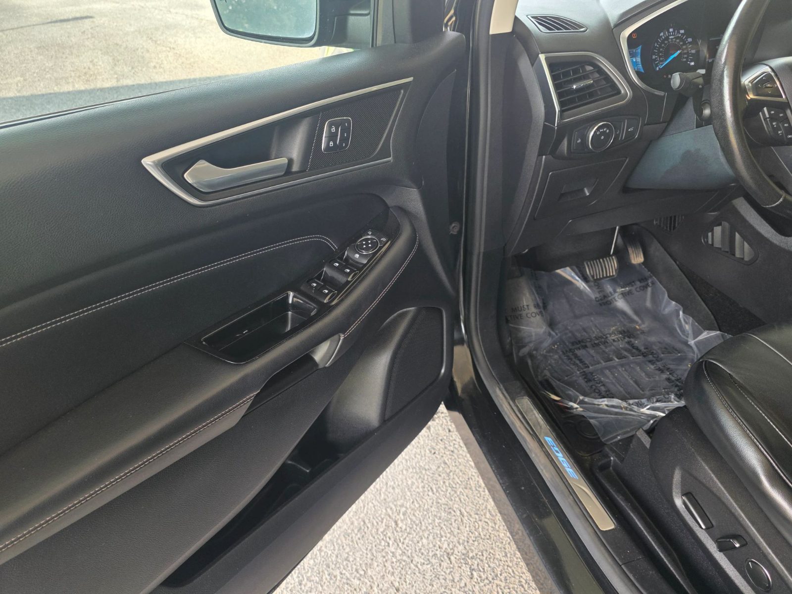 Ford Edge photo 8
