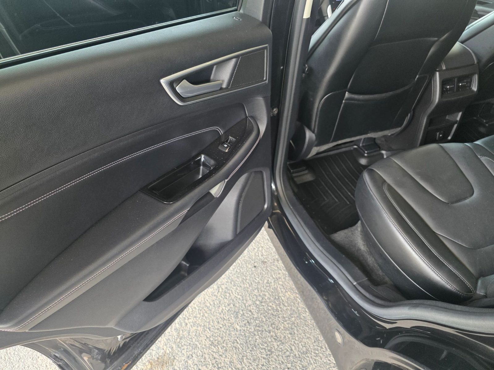 Ford Edge photo 11