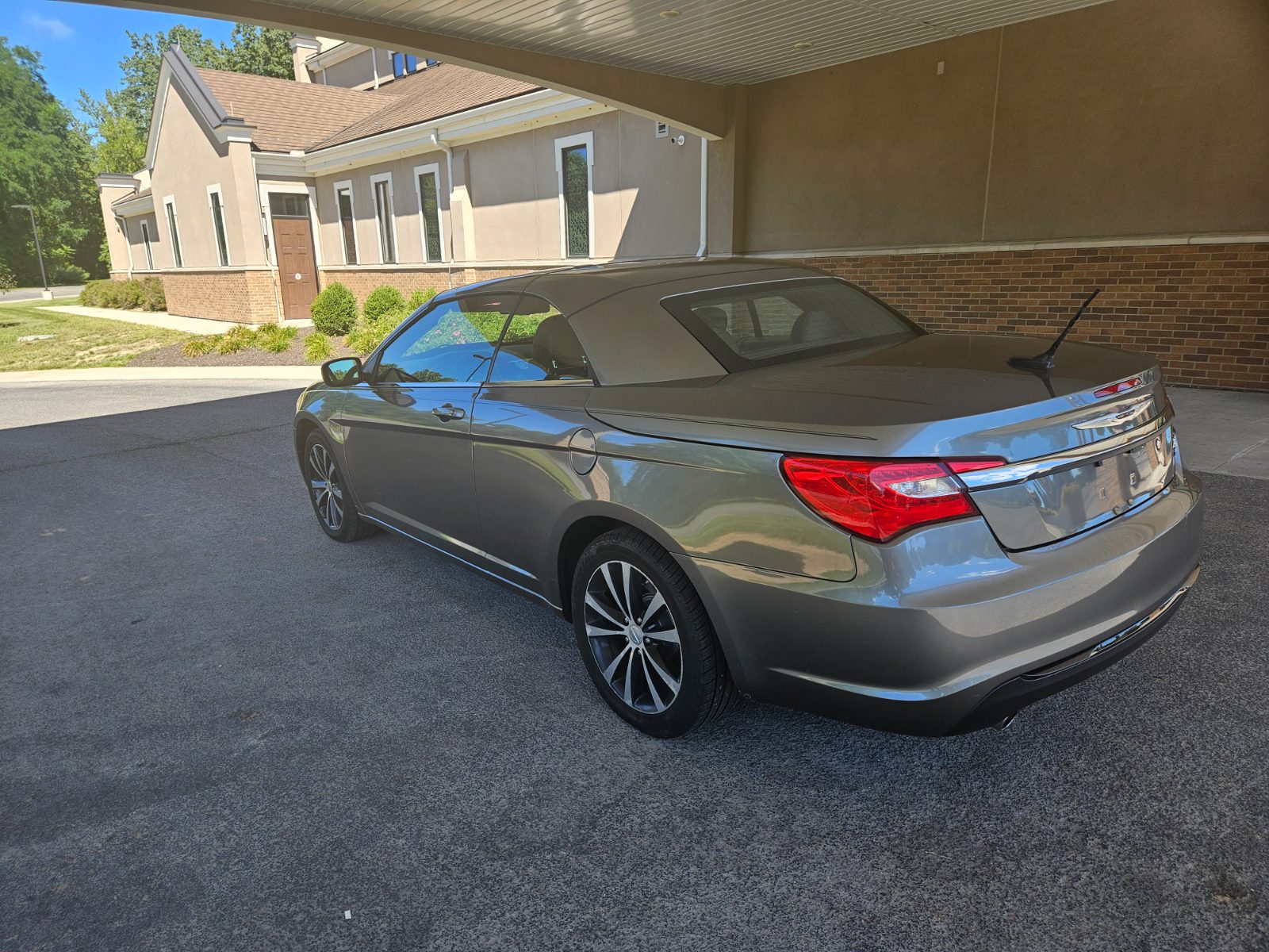 Chrysler 200 for sale at Chili Auto Outlet — photo 3