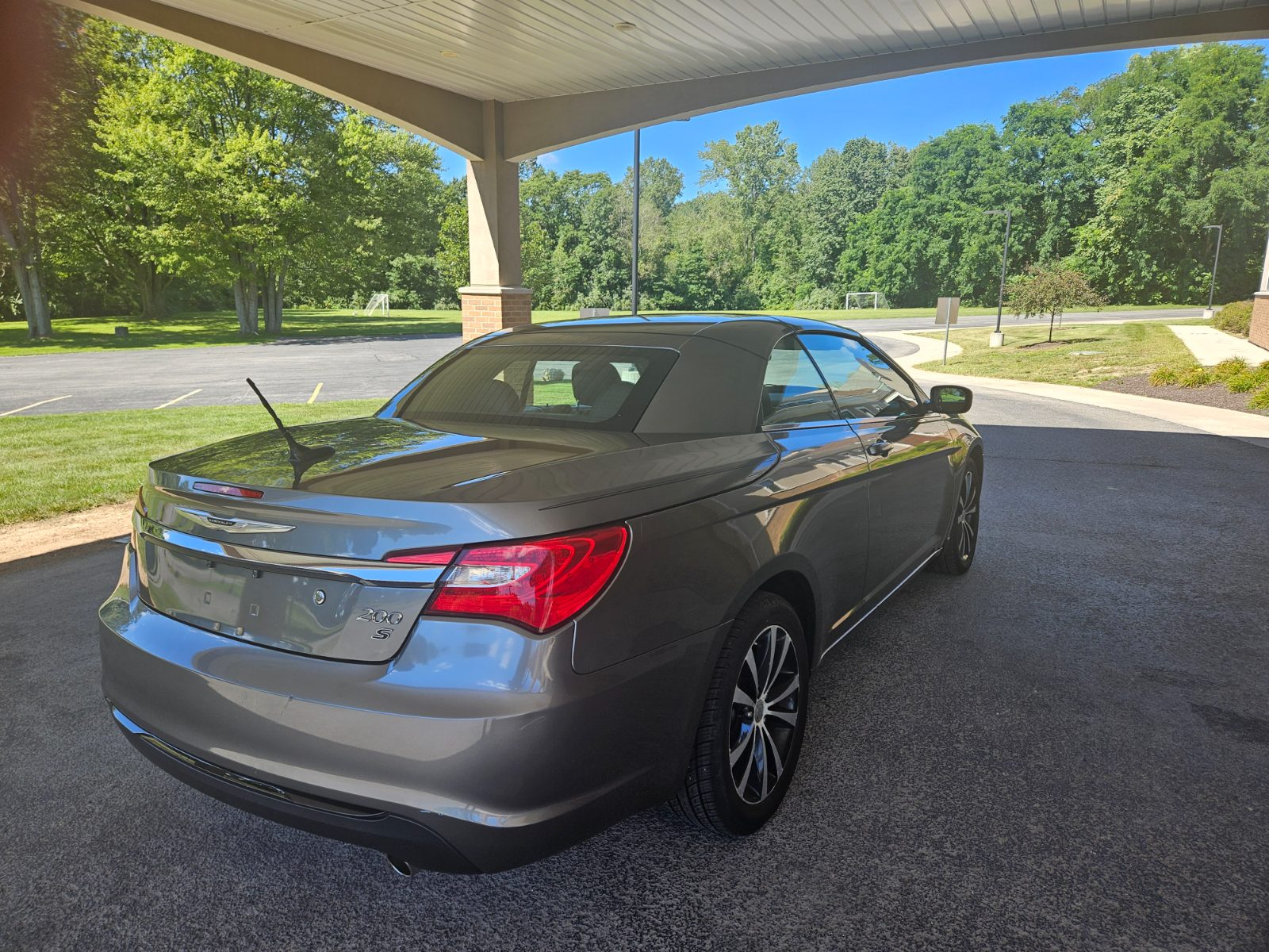 Chrysler 200 for sale at Chili Auto Outlet — photo 5
