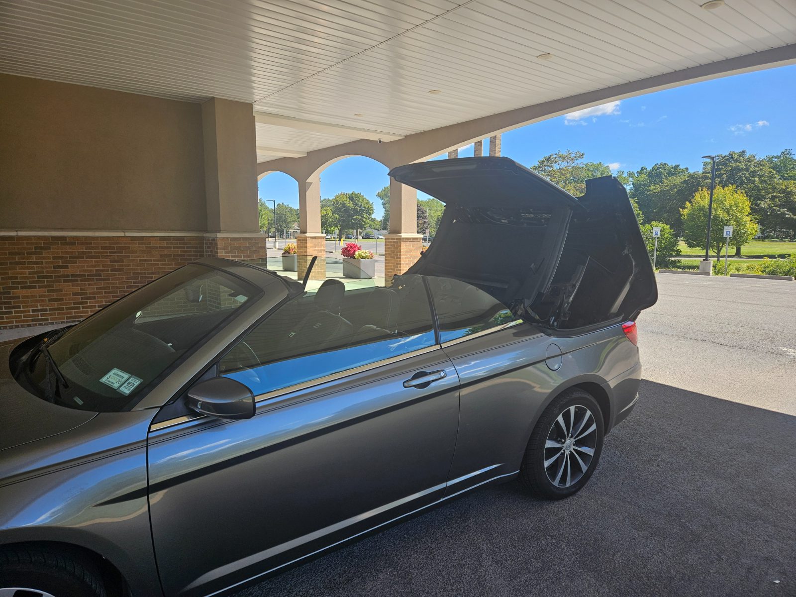 Chrysler 200 for sale at Chili Auto Outlet — photo 9