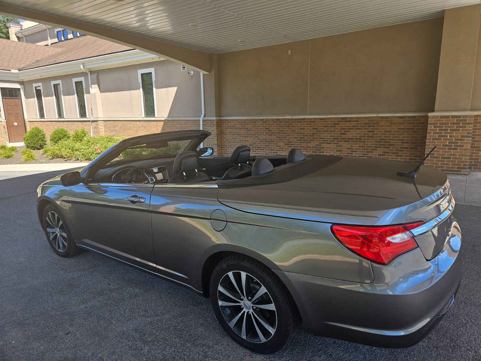 Chrysler 200 for sale at Chili Auto Outlet — photo 11