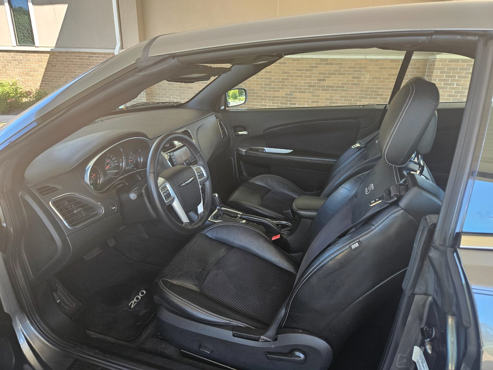 Chrysler 200 for sale at Chili Auto Outlet — photo 15