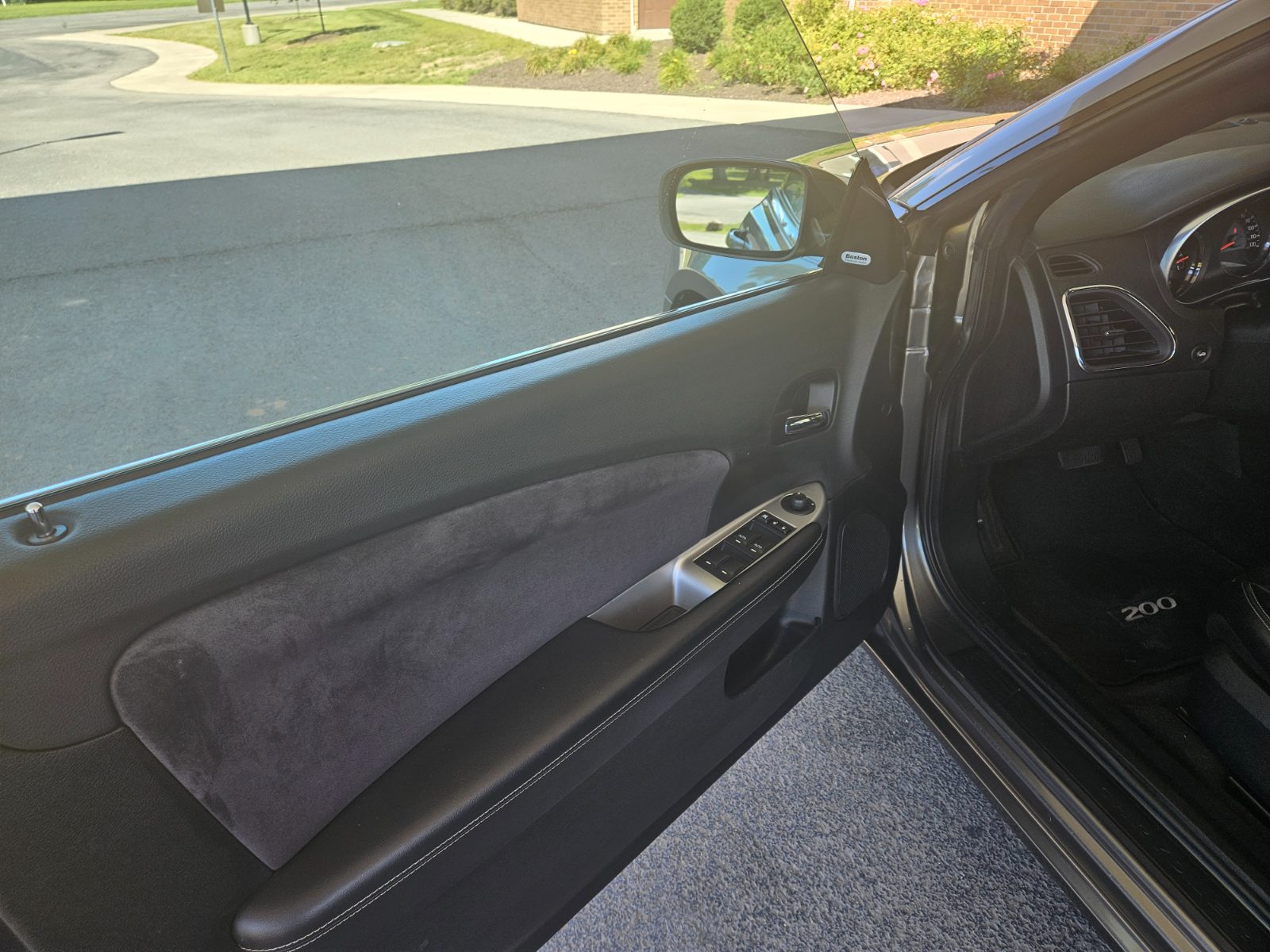 Chrysler 200 for sale at Chili Auto Outlet — photo 16
