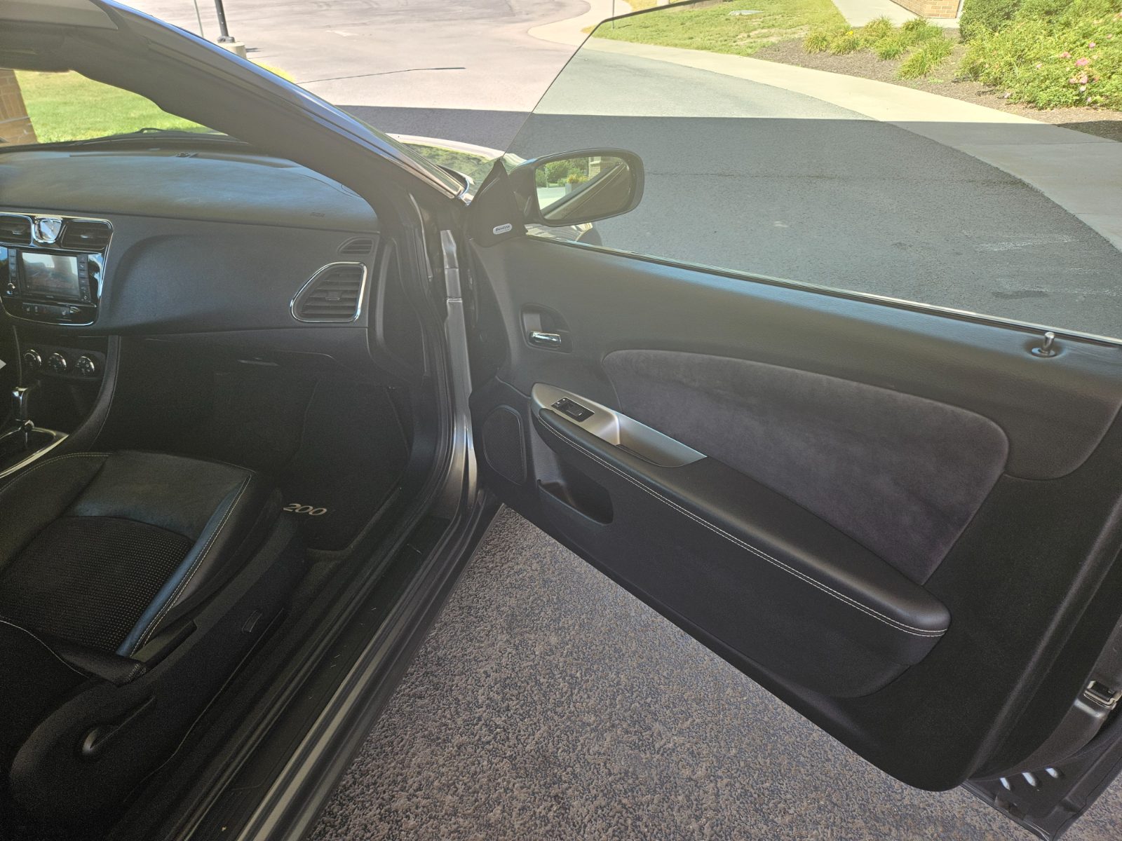 Chrysler 200 for sale at Chili Auto Outlet — photo 19