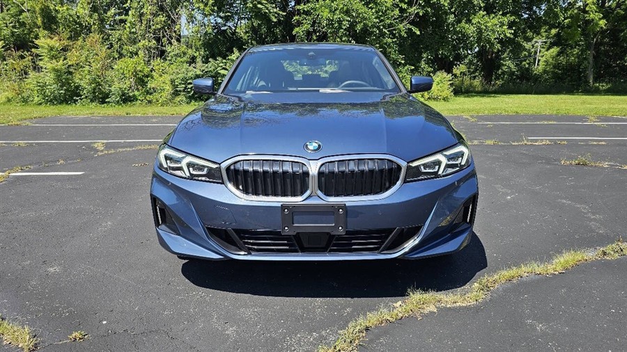 BMW 3 Series photo 2