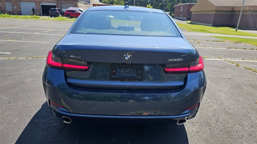 BMW 3 Series photo 5