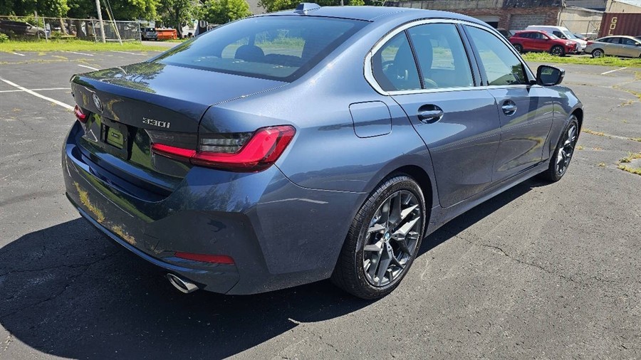 BMW 3 Series photo 6