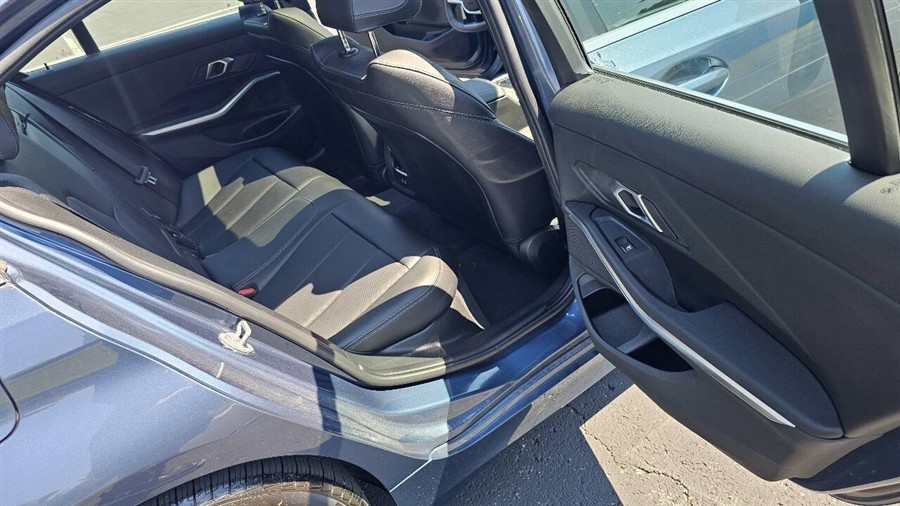 BMW 3 Series photo 11