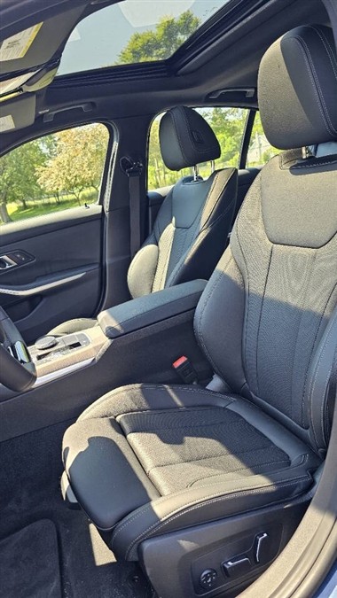 BMW 3 Series photo 15