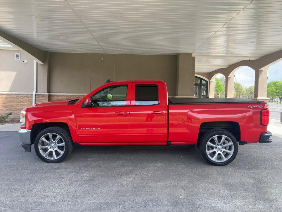 Chevrolet Silverado 1500 Double Cab photo 12