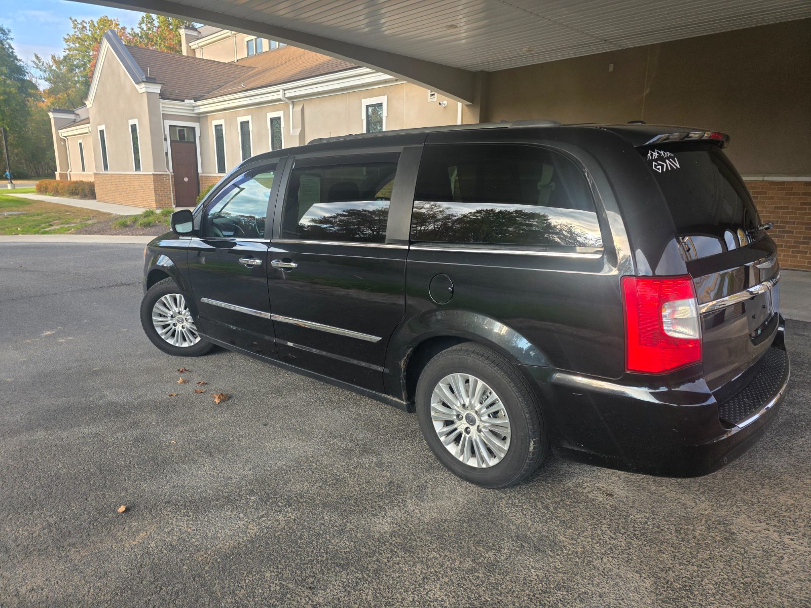 Chrysler Town And Country for sale at Chili Auto Outlet — photo 3