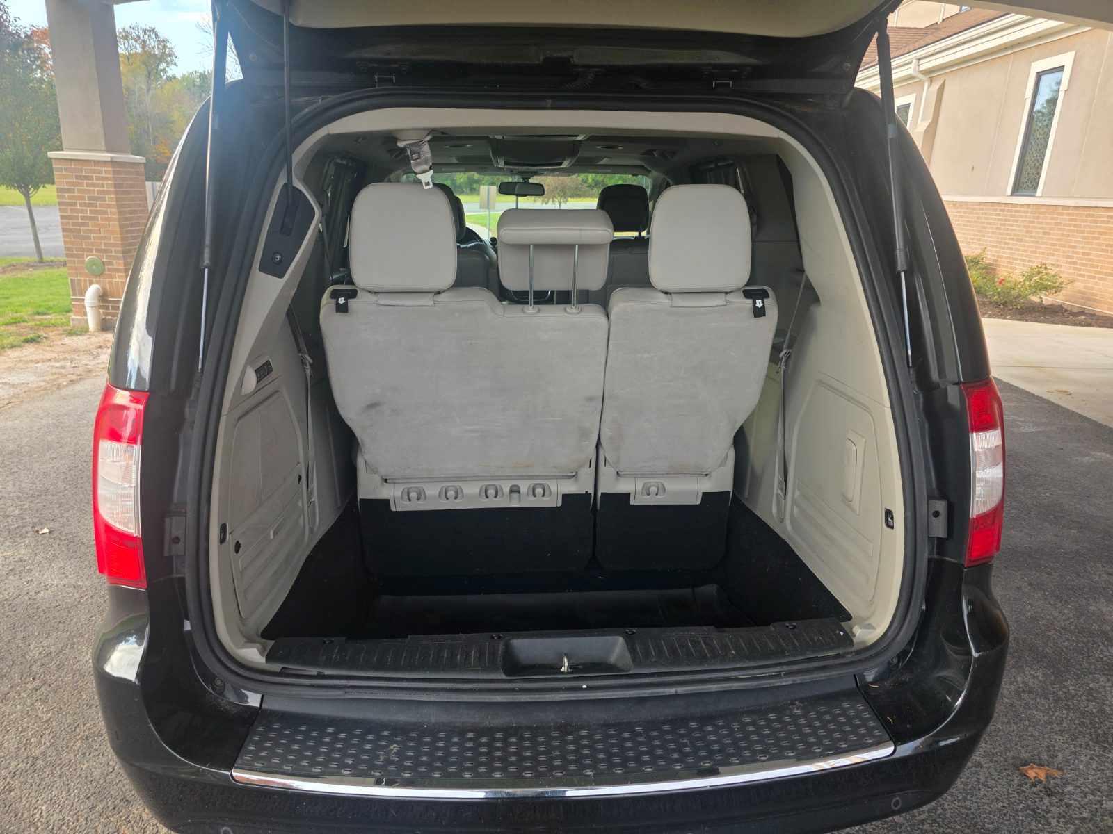 Chrysler Town And Country for sale at Chili Auto Outlet — photo 12