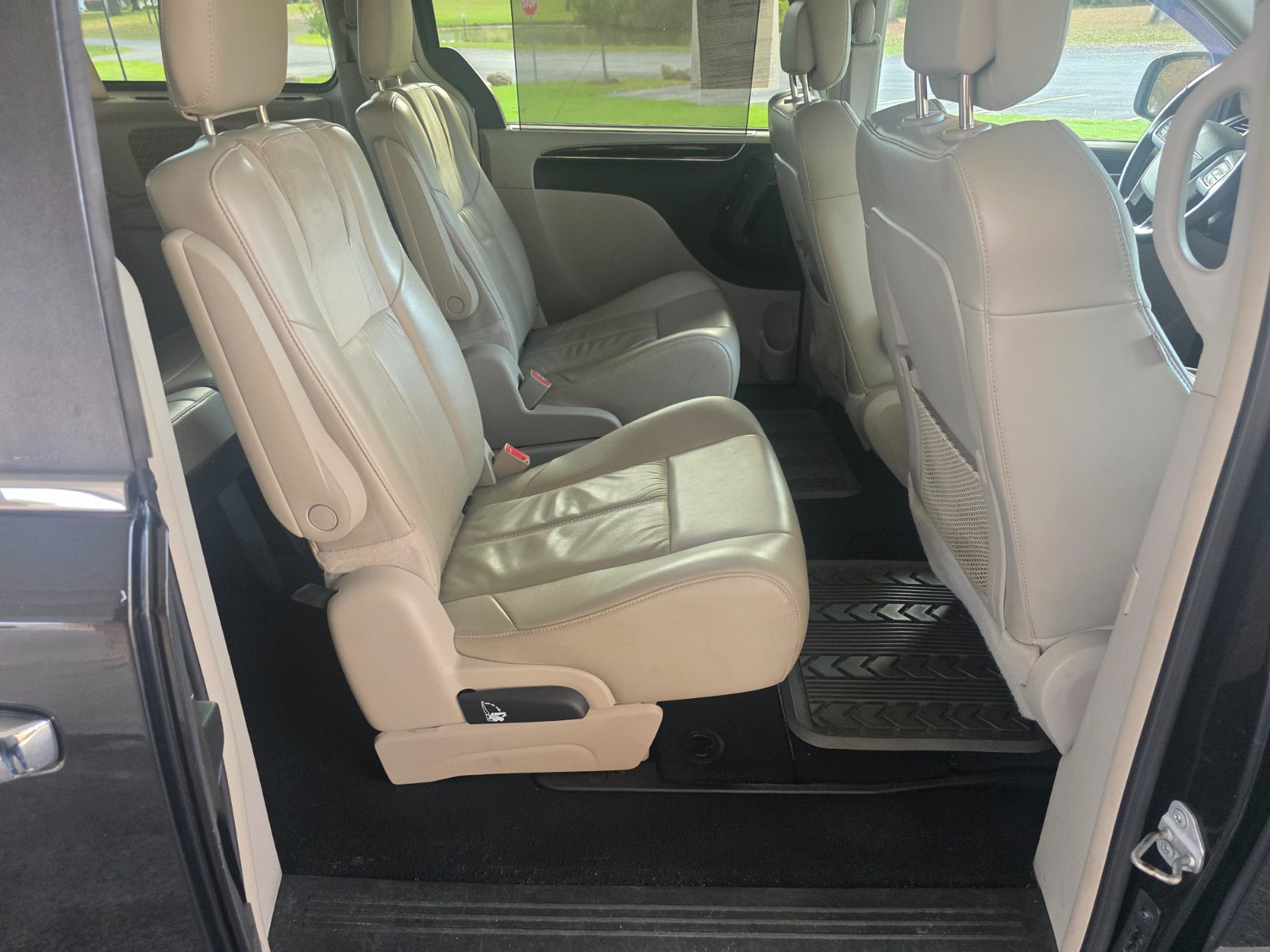 Chrysler Town And Country for sale at Chili Auto Outlet — photo 17
