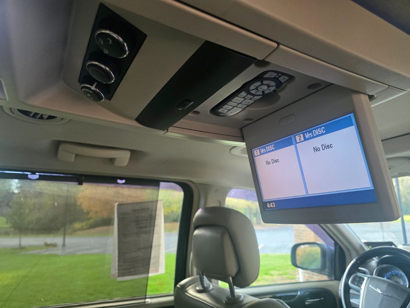 Chrysler Town And Country for sale at Chili Auto Outlet — photo 18