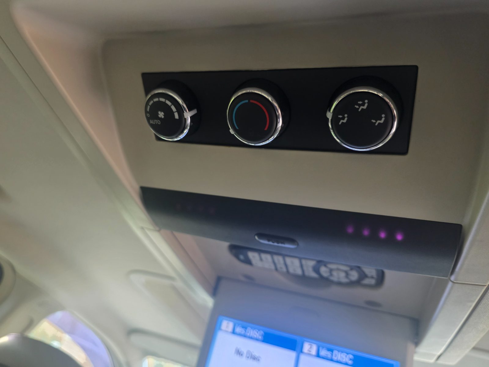Chrysler Town And Country for sale at Chili Auto Outlet — photo 19