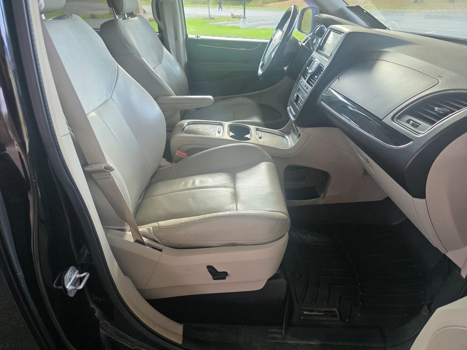 Chrysler Town And Country for sale at Chili Auto Outlet — photo 23