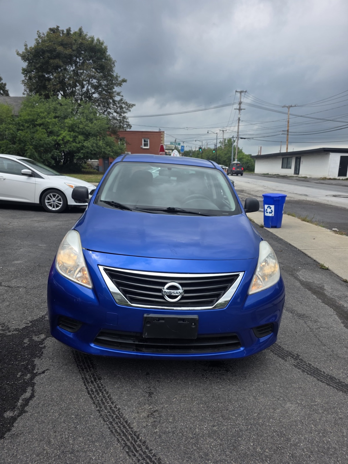 Nissan Versa photo 2
