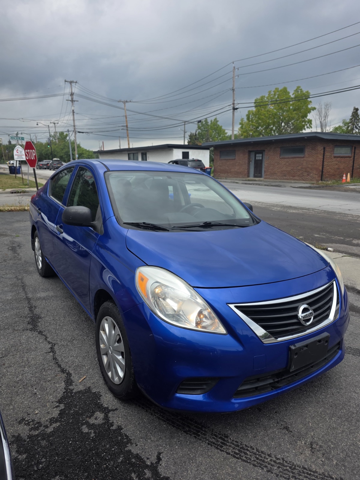 Nissan Versa photo 3