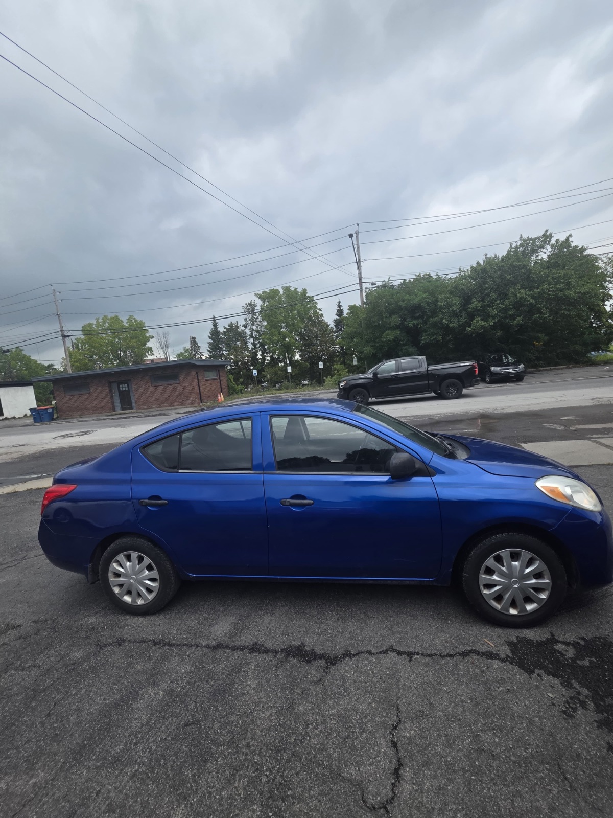 Nissan Versa photo 4
