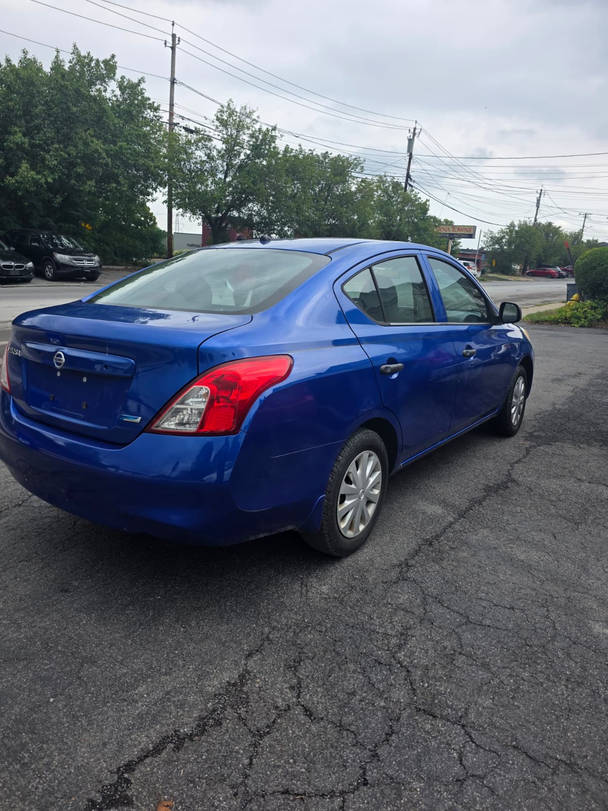 Nissan Versa photo 5