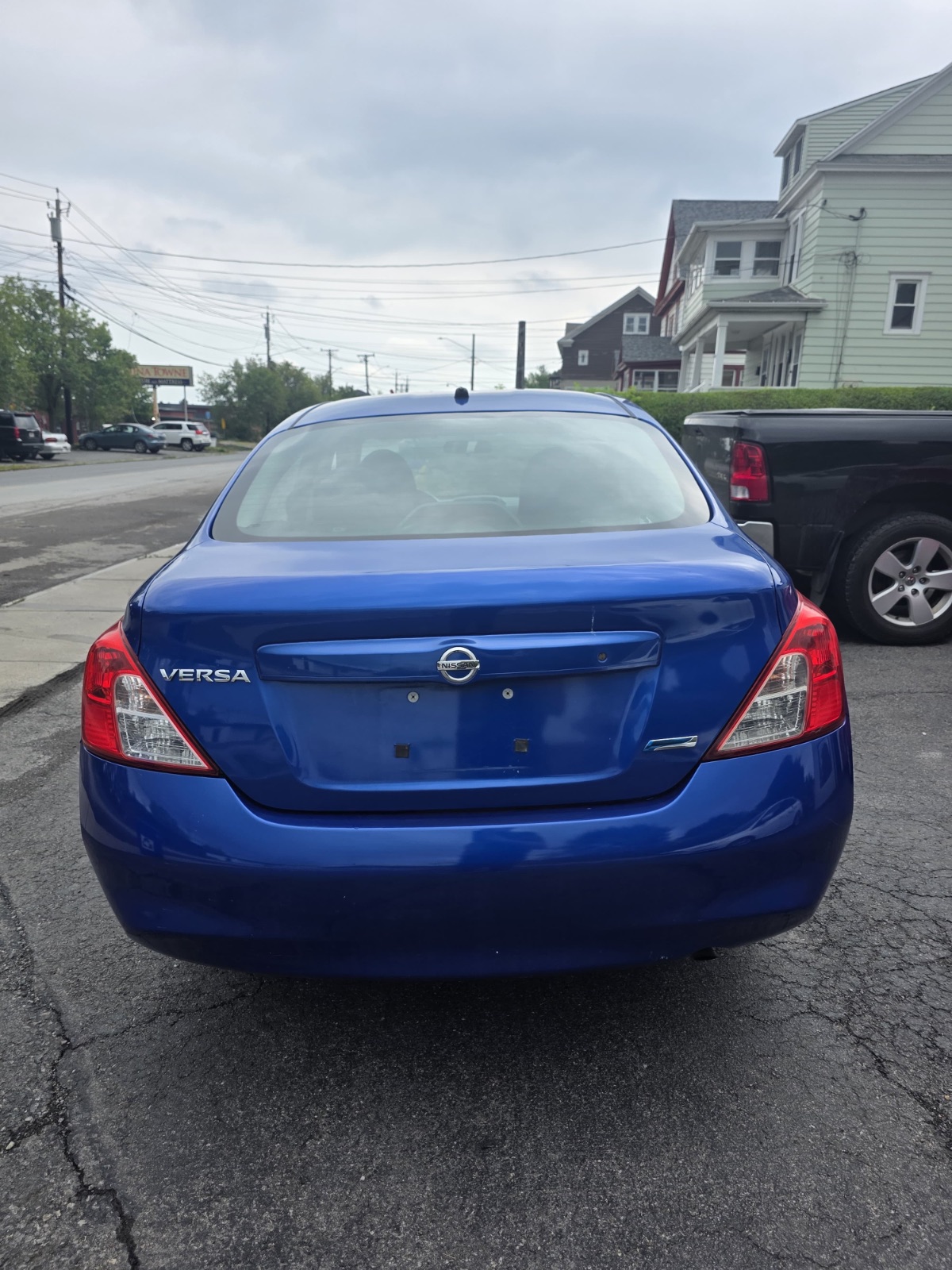 Nissan Versa photo 6