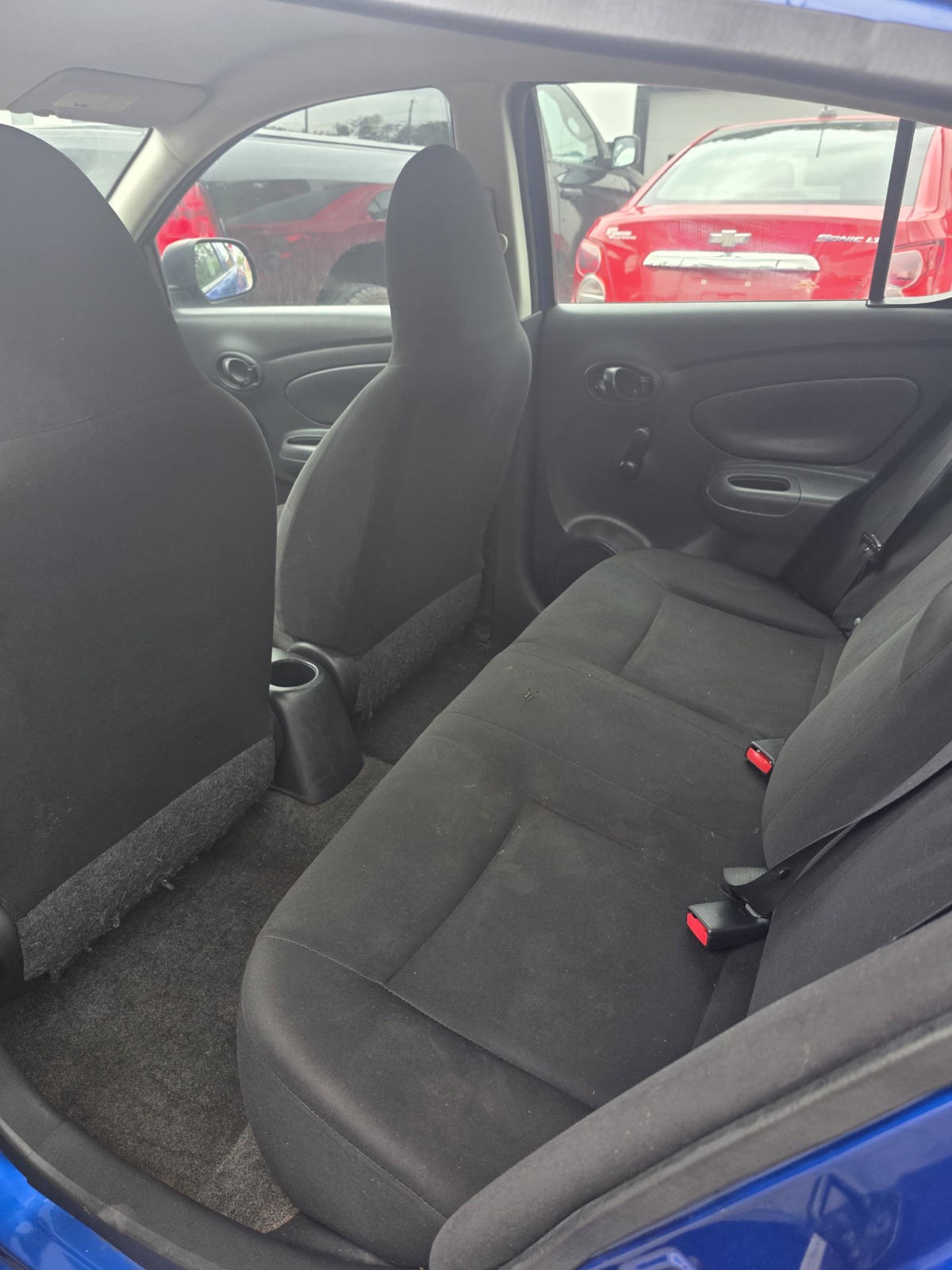 Nissan Versa photo 12